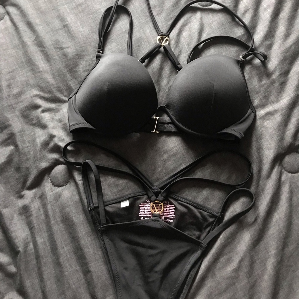 Victoria’s Secret bikini